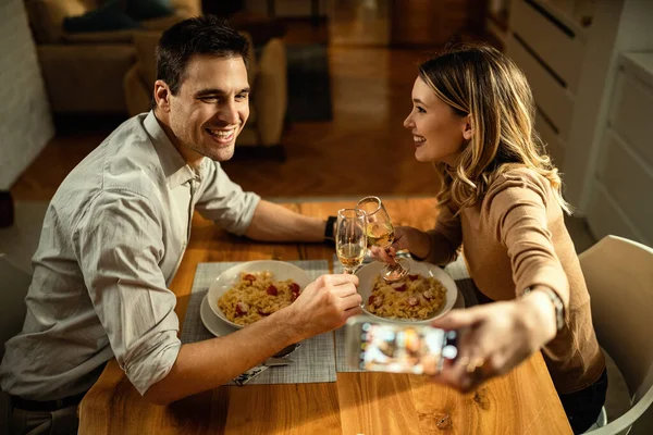 Happy Couple Talking Selfie While Toasting Champagne Dinner Dining Table — стоковое фото