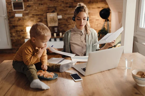 Stay Home Mother Having Video Call Laptop Analyzing Paperwork While — Φωτογραφία Αρχείου