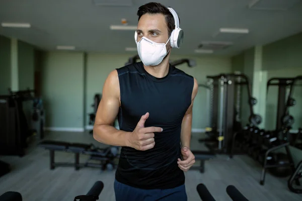 Athletic Man Exercising Running Track Wearing Protective Face Mask Due — Φωτογραφία Αρχείου