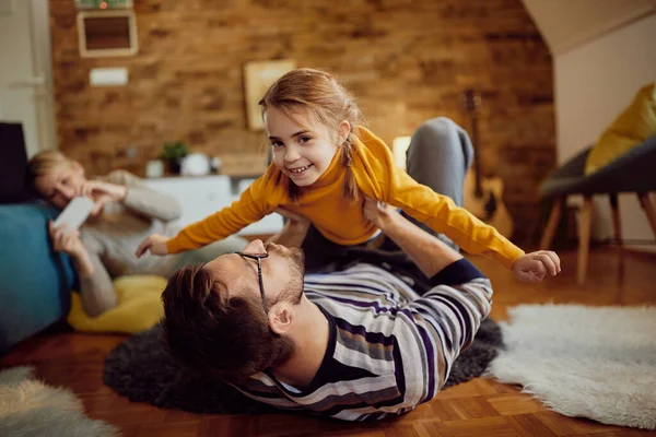 Happy Daughter Father Having Fun While Playing Floor Home Mother — Stok Foto