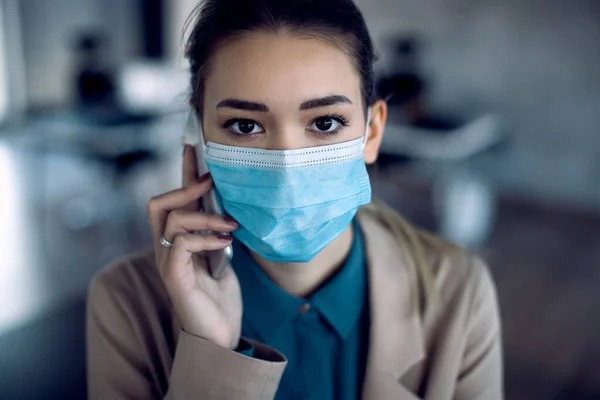 Close Businesswoman Face Mask Making Phone Call Mobile Phone While — 스톡 사진