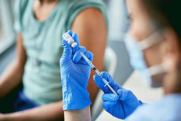 Close Nurse Preparing Syringe Patient Vaccination Covid Vaccination Center — Foto de Stock