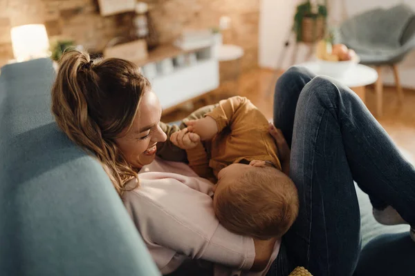 Happy Mother Son Having Fun Sofa Home — Stok fotoğraf