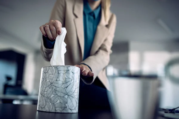 Close Female Entrepreneur Taking Handkerchief Form Box While Working Office — Stockfoto