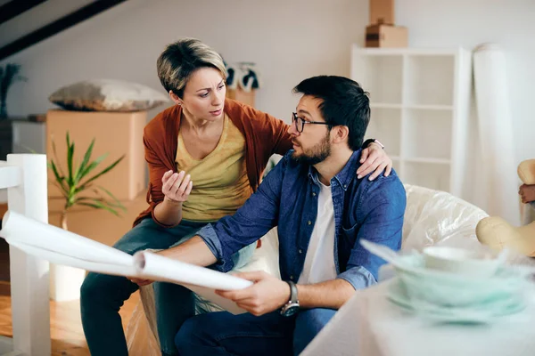 Mid Adult Woman Her Husband Communicating While Examining Housing Plans — Stockfoto