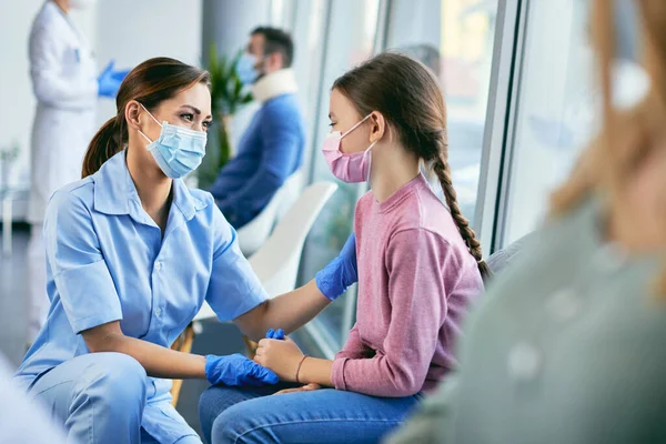 Smiling Nurse Small Girl Wearing Protective Face Masks While Communicating — 스톡 사진