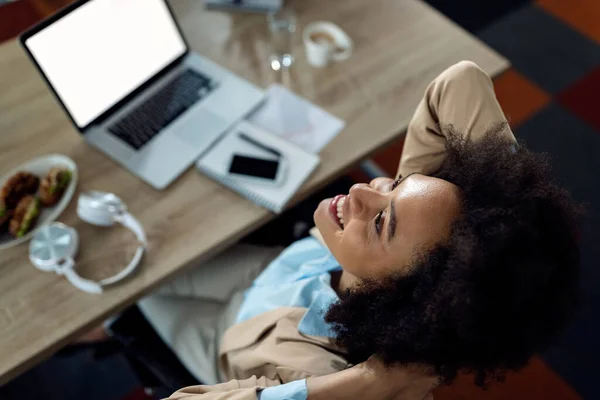 High Angle View Happy Black Businesswoman Taking Break Working Laptop — Foto de Stock