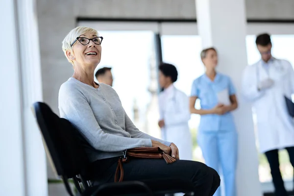 Low Angle View Mature Woman Sitting Hallway Medical Clinic — Foto de Stock