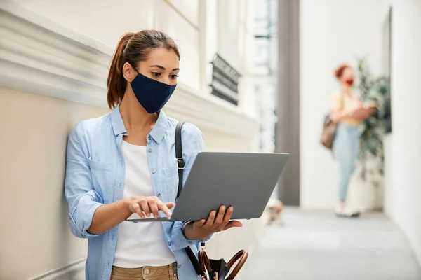 Female Student Protective Face Mask Reading Mail Laptop Break University — Foto Stock