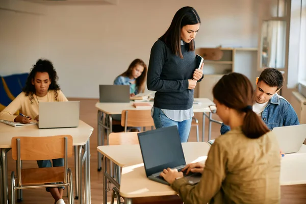 High School Student Learning Laptop Help His Professor Computer Class — Stok Foto