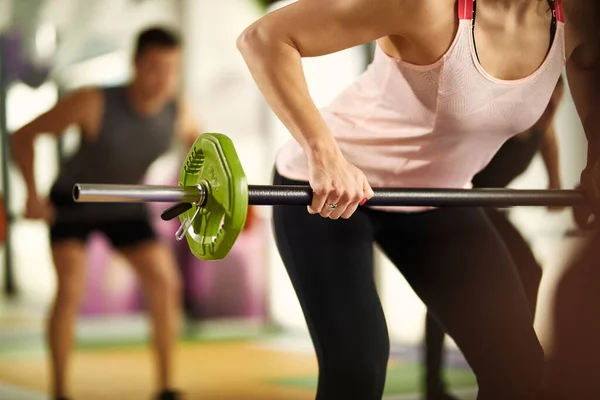 Close Athletic Woman Exercising Barbell Sports Training Gym — Fotografia de Stock