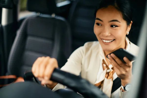 Happy Asian Businesswoman Using Smart Phone Sending Voice Message While — Stok fotoğraf