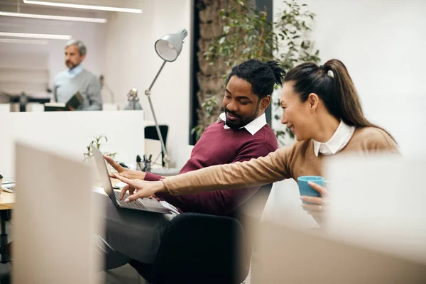 Happy African American Businessman His Female Colleague Surfing Net Watching — Stok fotoğraf