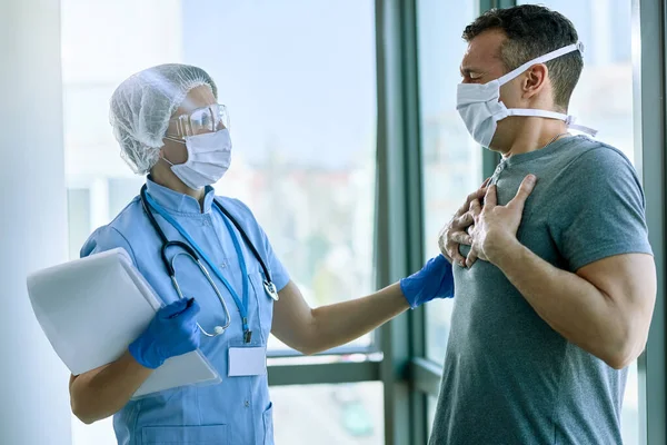 Male Patient Covid Symptoms Talking Doctor Complaining Shortness Breath Hospital — Foto de Stock