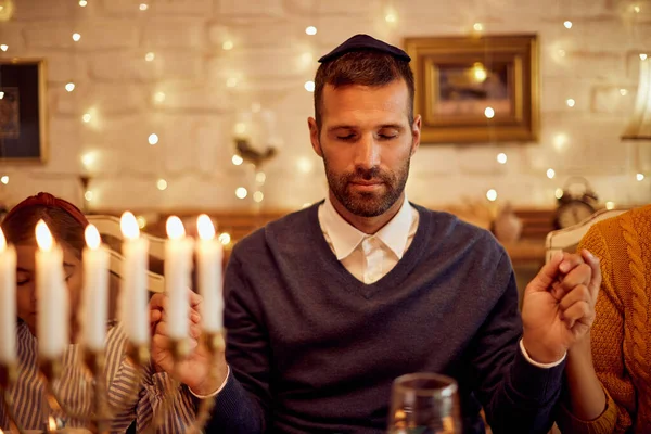 Jewish Family Holding Hands Praying Meal Dining Table Hanukkah Celebration — Stockfoto