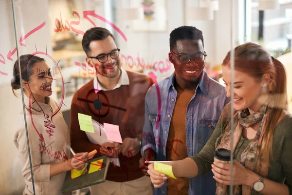 Young Happy Business Colleagues Cooperating While Making Mind Map Glass — стоковое фото