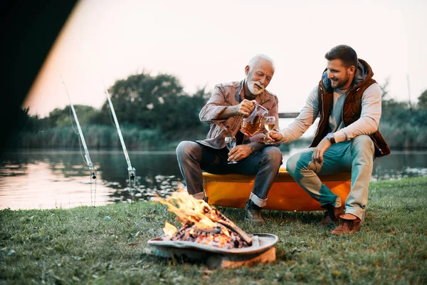Happy Man His Senior Father Drinking Wine While Relaxing Bonfire — ストック写真