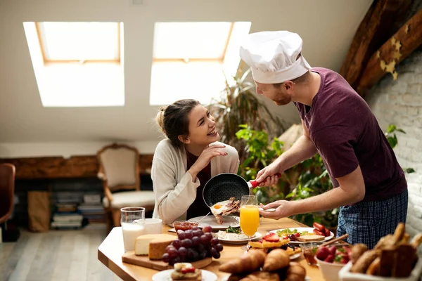 Happy Woman Talking Her Boyfriend Who Serving Her Breakfast Dining —  Fotos de Stock