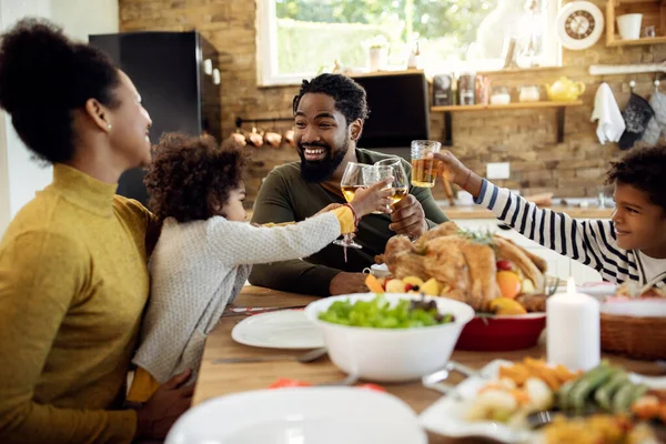 Happy African American Family Having Fun While Toasting Thanksgiving Meal — Foto de Stock