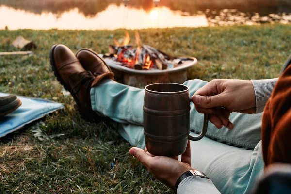 Close Man Holding Mug While Relaxing Bonfire Camping Nature — Stok fotoğraf