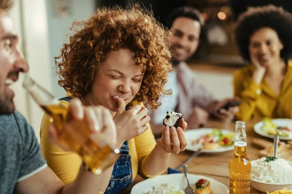 Happy Woman Eating Dessert Having Fun Her Friends Lunch Dining — Foto de Stock