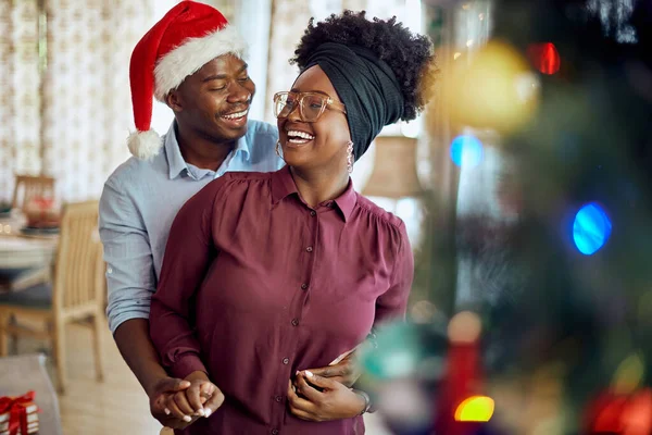 Happy Black Woman Her Husband Having Fun While Celebrating Christmas — Foto Stock
