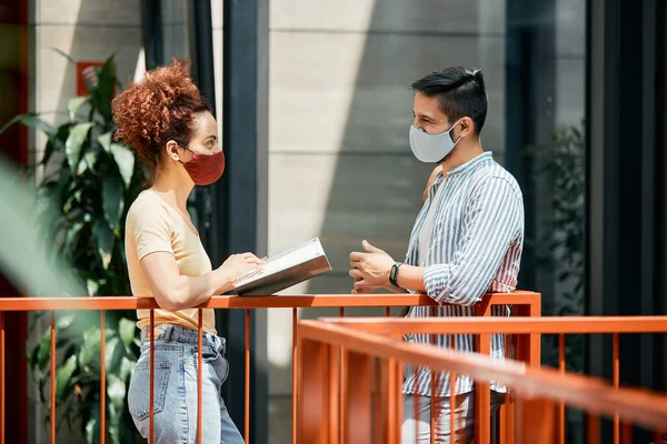 Happy Male Student His Female Friend Wearing Protective Face Masks — Foto Stock
