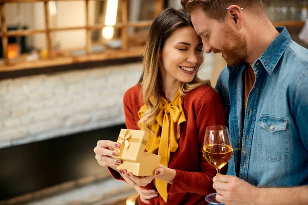 Affectionate Man Drinking Wine Embracing His Girlfriend While She Opening — стоковое фото