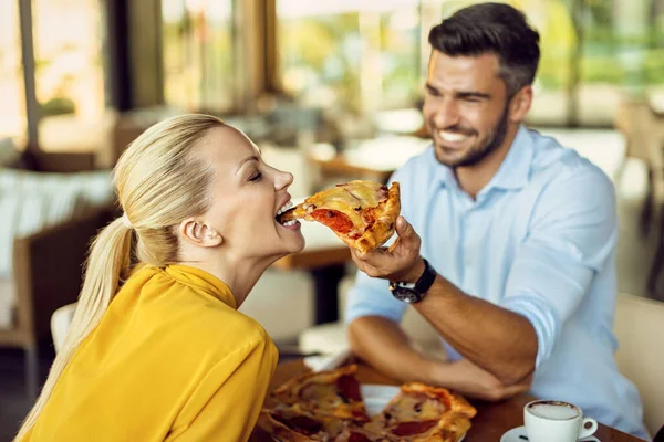 Happy Couple Having Fun While Eating Pizza Restaurant Man Feeding — Foto de Stock