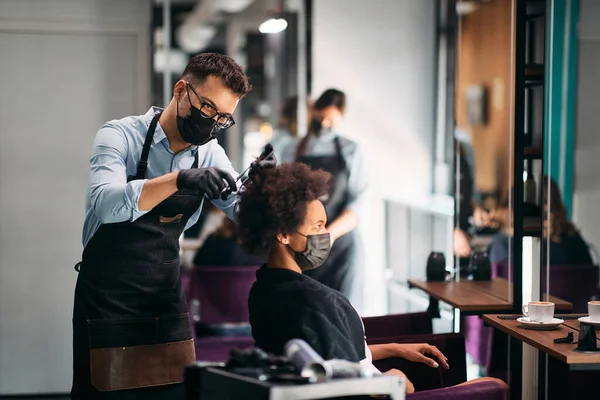 Hairdresser His African American Client Wearing Face Masks Haircut Salon — Zdjęcie stockowe