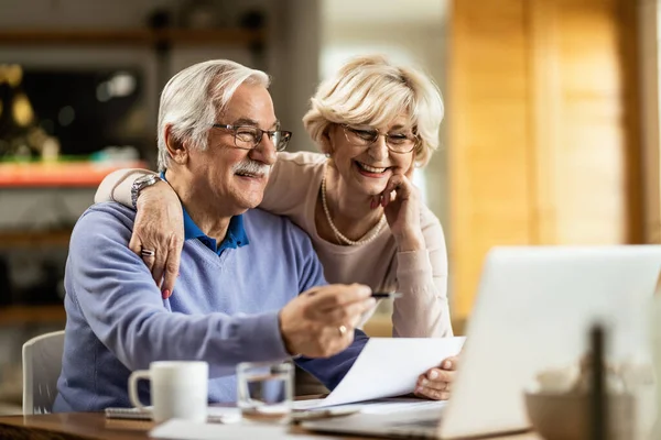 Happy Senior Couple Going Home Finances Using Computer Home — Photo