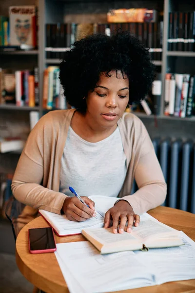 Mid Adult African American Female Student Taking Notes While Learning — Stockfoto