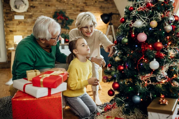 Happy Mature Couple Granddaughter Decorating Christmas Tree Living Room — ストック写真