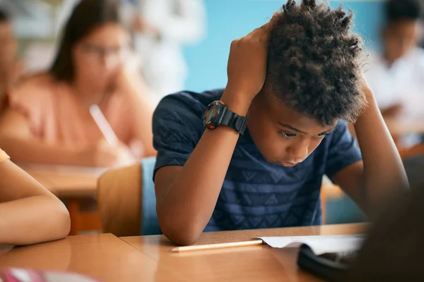 Black Elementary Student Thinking While Reading Exam Paper Class School — Fotografia de Stock