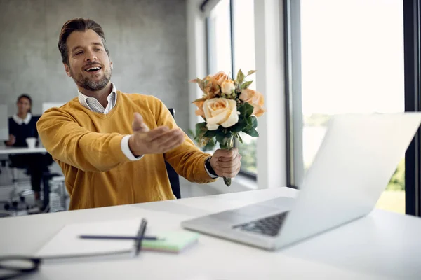 Happy Businessman Using Laptop Making Video Call While Holding Bouquet — Φωτογραφία Αρχείου