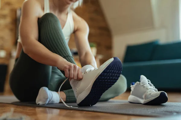 Unrecognizable Female Athlete Sitting Floor Putting Sport Shoes — стоковое фото