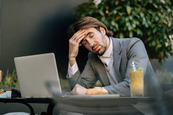 Exhausted Entrepreneur Holding His Head Pain While Sitting Eyes Closed — Foto de Stock