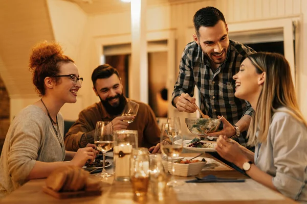Young Happy People Eating Dinner Having Fun Dining Table Home — Fotografia de Stock