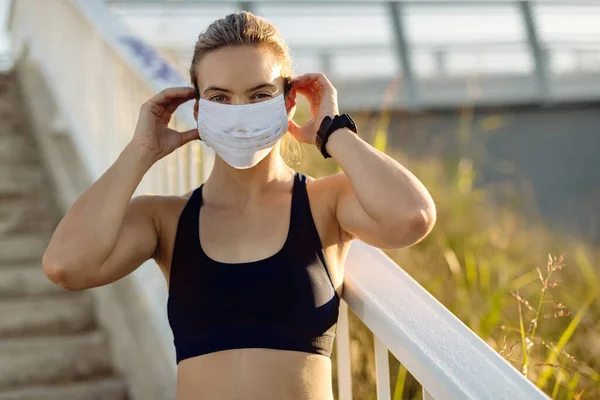 Athletic Woman Getting Ready Exercising Putting Protective Face Mask Outdoors — Photo