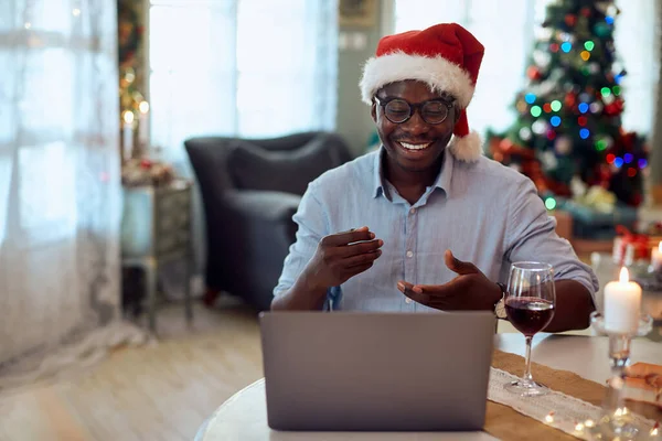 Happy Black Man Using Laptop While Making Video Call Christmas — ストック写真
