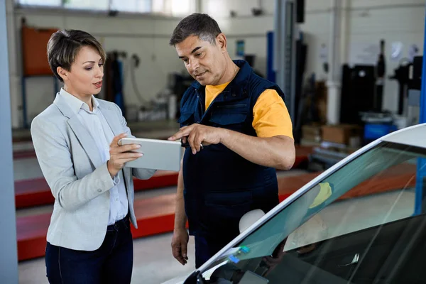 Car Mechanic Female Manager Cooperating While Working Touchpad Auto Repair Obraz Stockowy
