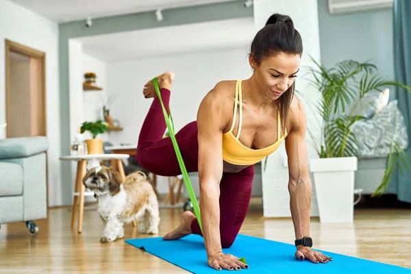 Young Muscular Build Woman Doing Leg Exercises Resistance Band While — Foto de Stock