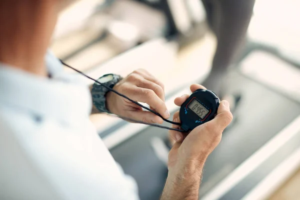 Close Fitness Instructor Uses Stopwatch Gym — Fotografia de Stock