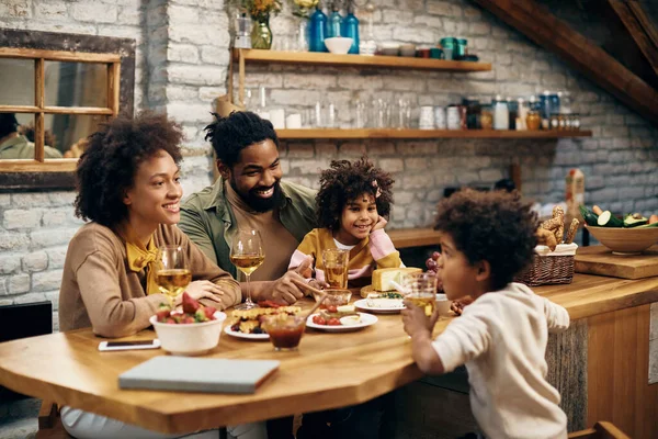 Happy Black Parents Enjoying Small Children While Sitting Dining Table — Foto de Stock