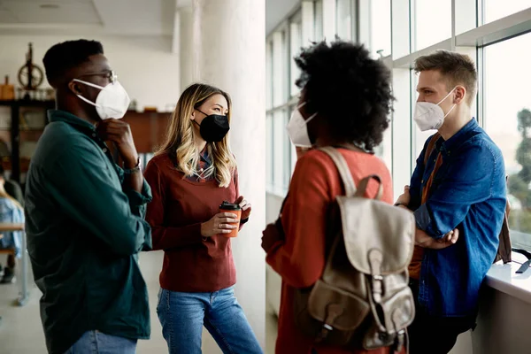 College Friends Communicating Hallway While Wearing Face Masks Due Covid — Foto Stock