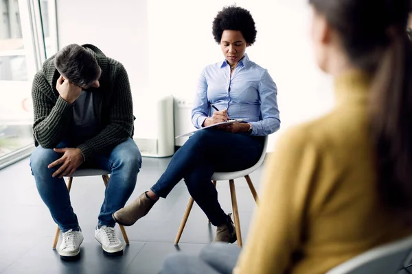 African American Mental Health Professional Taking Notes Group Psychotherapy Medical — Stock Fotó