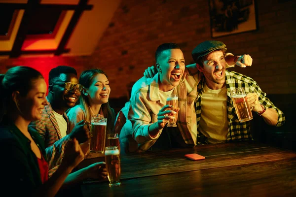 Multi Ethnic Group Friends Having Fun While Watching Sports Match — Stockfoto