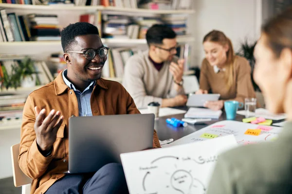 Happy Black Entrepreneur Working Laptop Communicating Coworker Creative Meeting Office — Stok fotoğraf