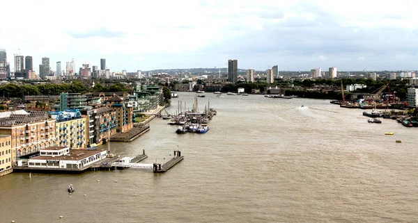 Foto Uma Bela Vista Rio Tâmisa Londres Com Uma Ponte — Fotografia de Stock