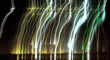 Büyük şehir ışıkları, gece, neon ışığı, karanlık gökyüzü.